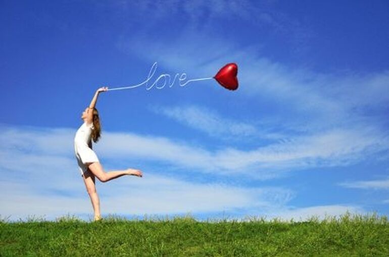 girlwithloveballoon5329210_s